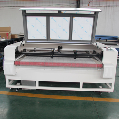 Отрезок 1610 ткани автомата для резки гравировки лазера CNC кожаный с автоматической питаясь системой двойные головы